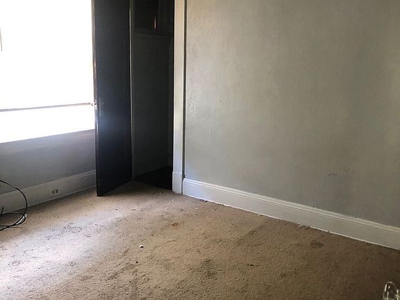3rd image of 12341 Chesterfield Ave Unit 3-2