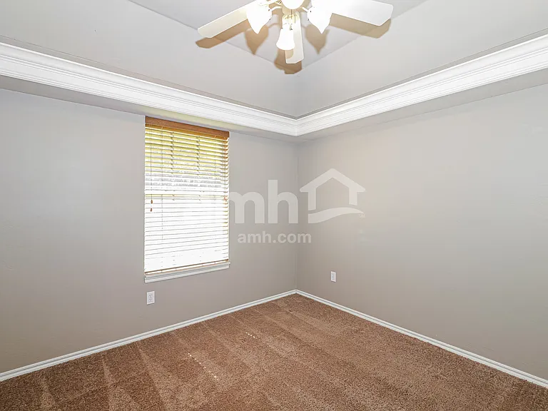 945 Ethan Ln — Photo 15