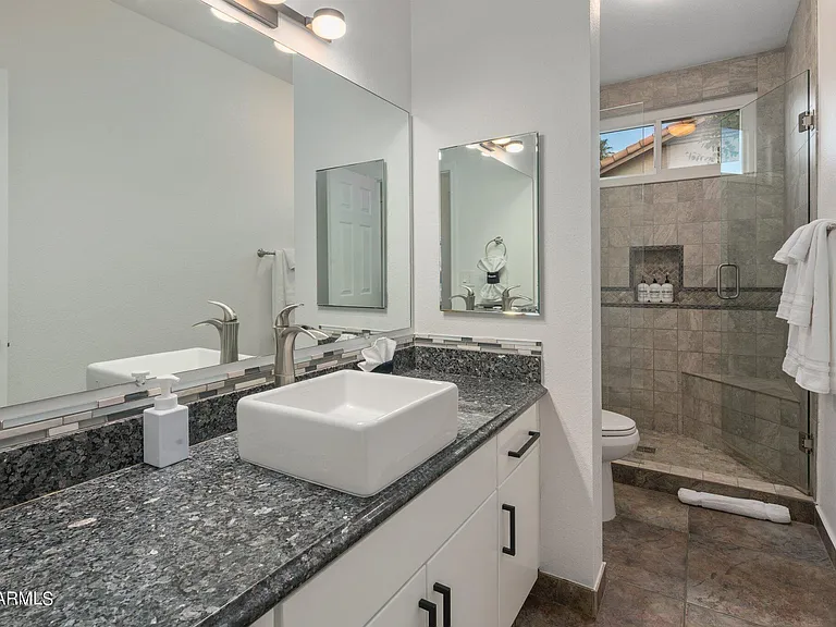 5408 E Kelton Ln — Photo 36