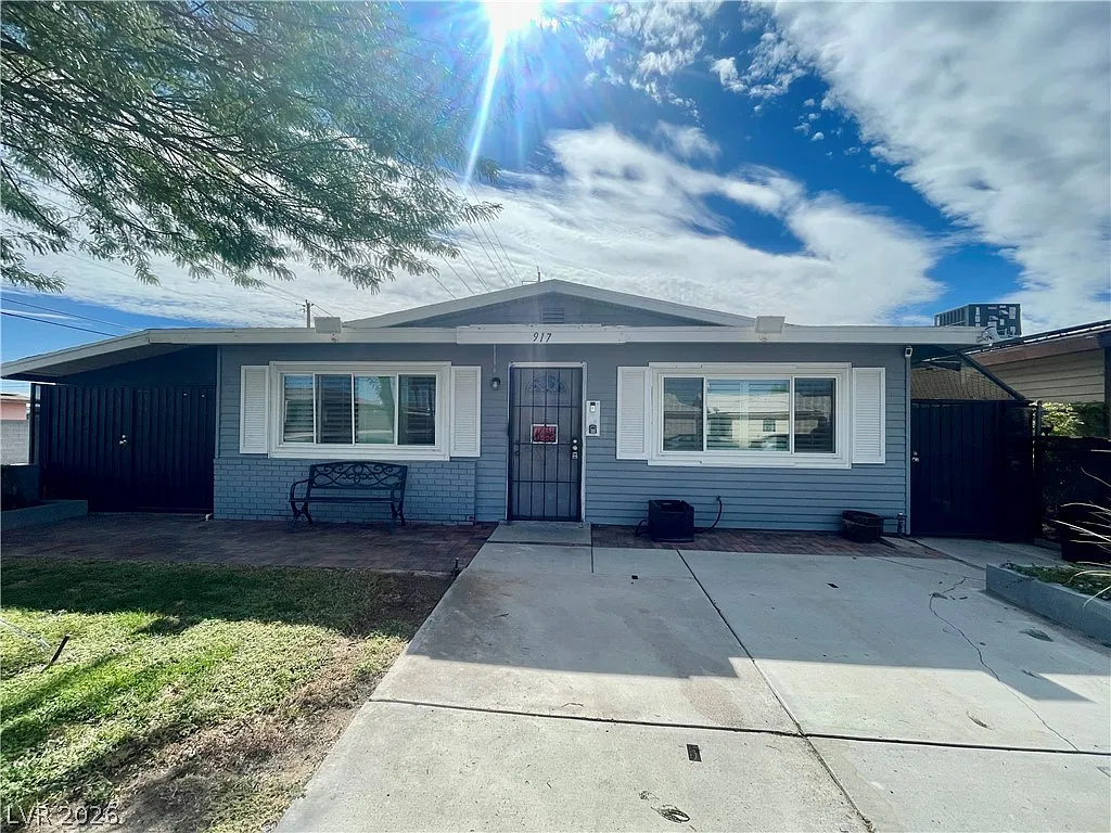 3 bed, 1200 sqft, $2,191 — Photo 2