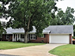 104 Medley Dr, Leesburg, GA 31763