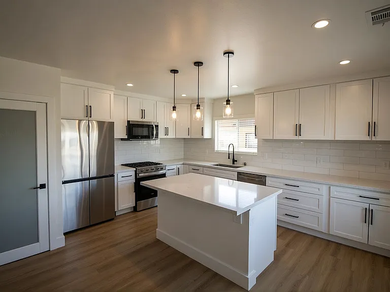 6002 Adenmoor Ave — Photo 3