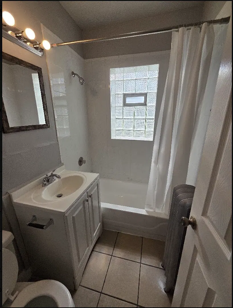 7156 S Rhodes Ave (NEW) — Photo 3
