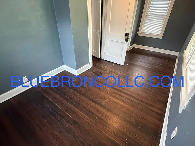 3435 E 7th St — Photo 8