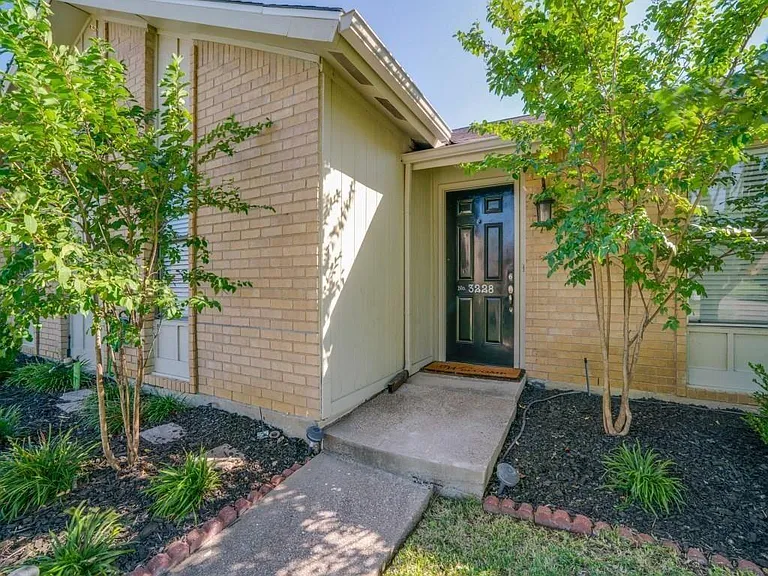 3228 Delaford Dr — Photo 3