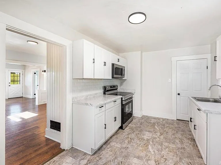 406 Cleveland St #1 — Photo 6
