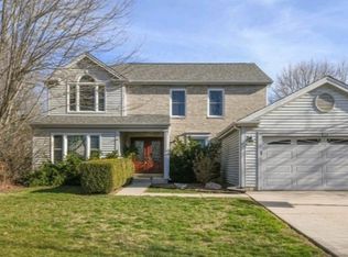 811 Mayfair Ln, Algonquin, IL 60102