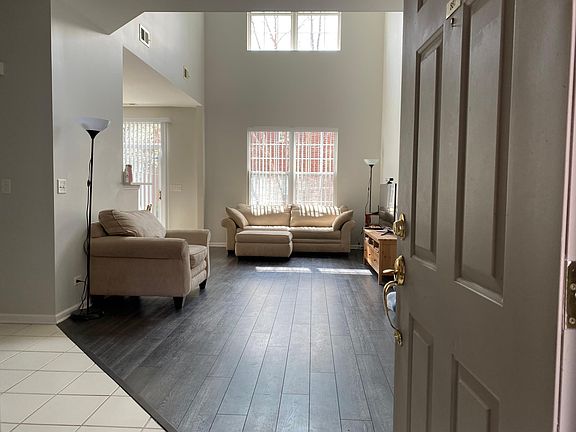 3rd image of 887 Bromley Pl