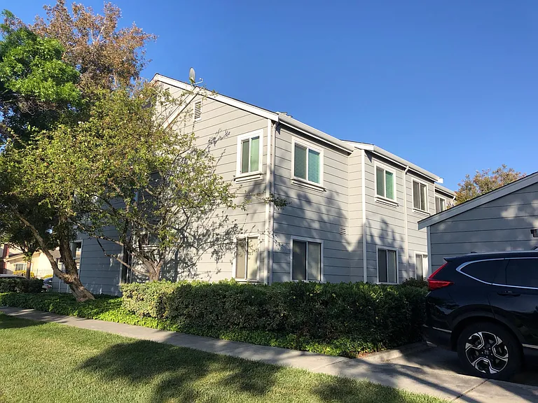 1595 Thorncrest Dr — Photo 2