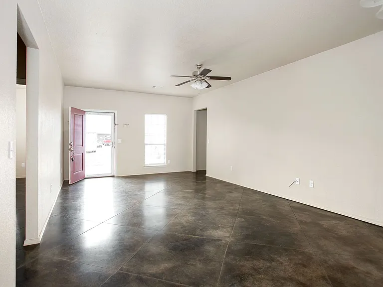 4600 Gloster St — Photo 8