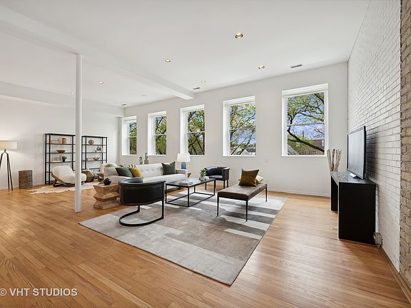 2nd image of 1776 W Winnemac Ave APT 303
