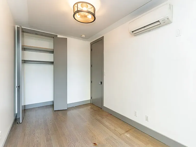 1649 Summerfield St #3R — Photo 10
