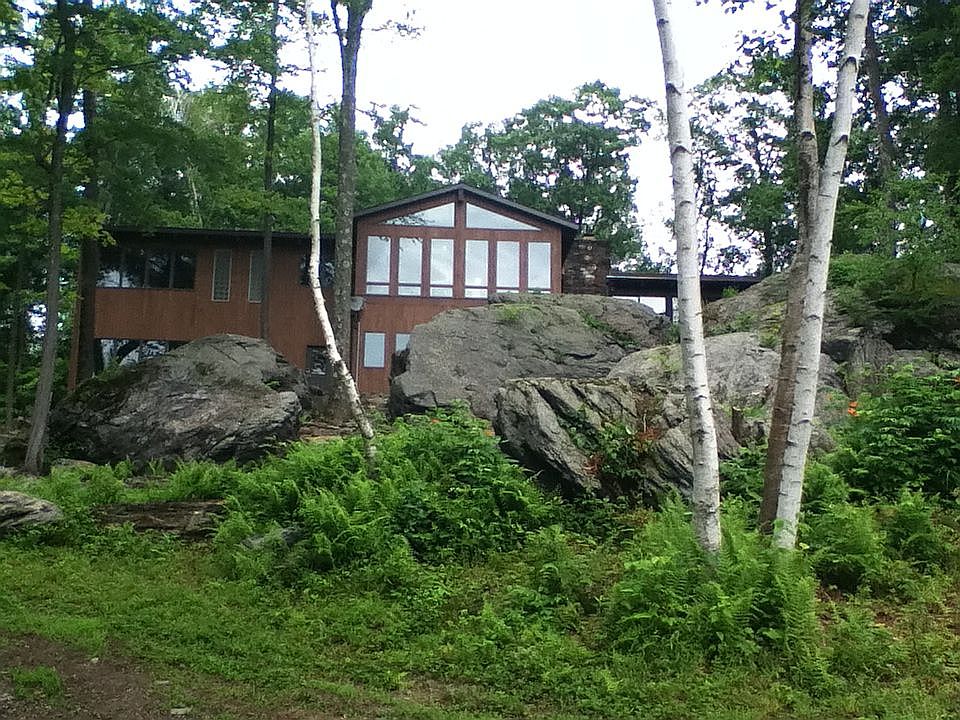 2nd image of 28 Pixley Hill Rd