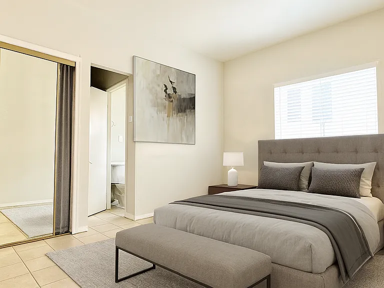 5606 S Figueroa St #3 — Photo 1