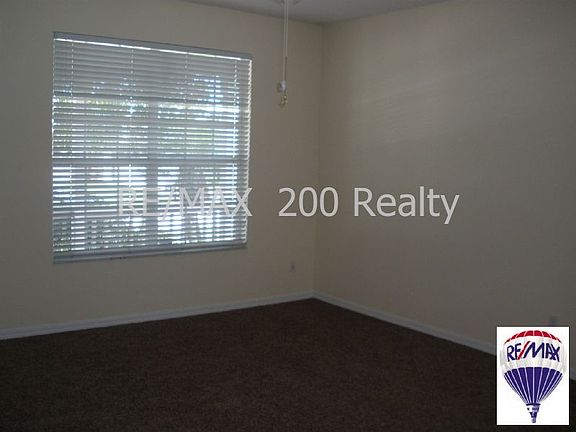 3rd image of 121 Queens Ct