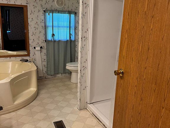 3rd image of 223 N 5th St