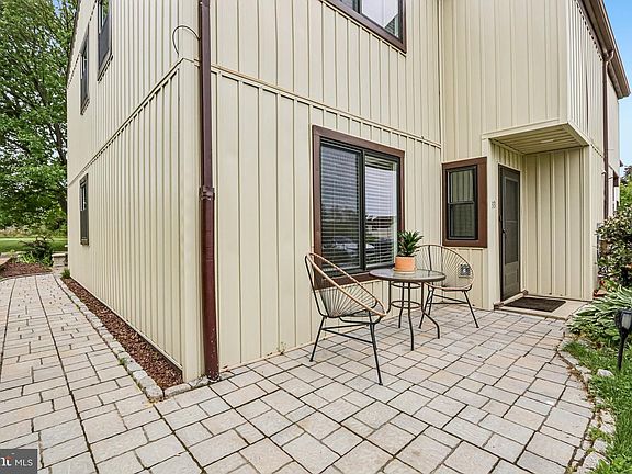 3rd image of 33 Hastings Ct #33