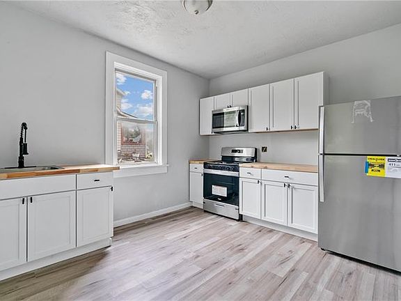 5th image of 1611 Larch Ave