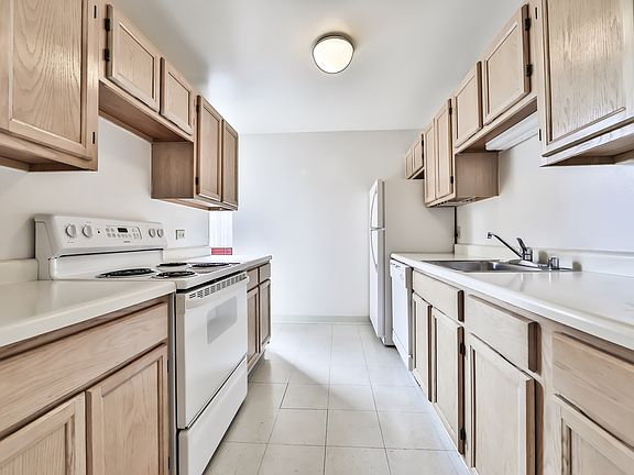 5th image of 200 N Dearborn St Unit 2303