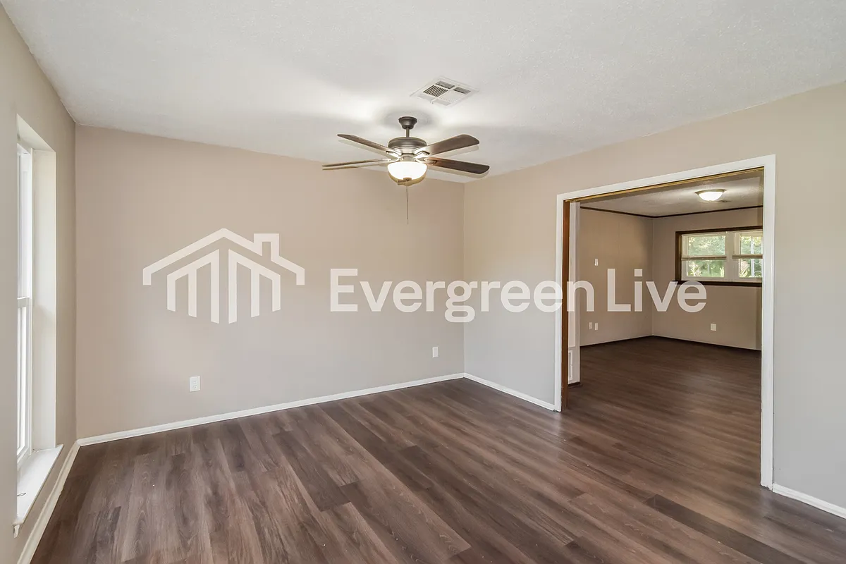 Building Photo - 6442 Pinebrook Dr