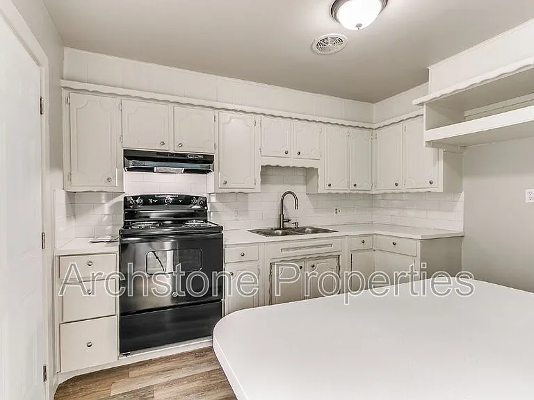2312 Mustang St — Photo 11