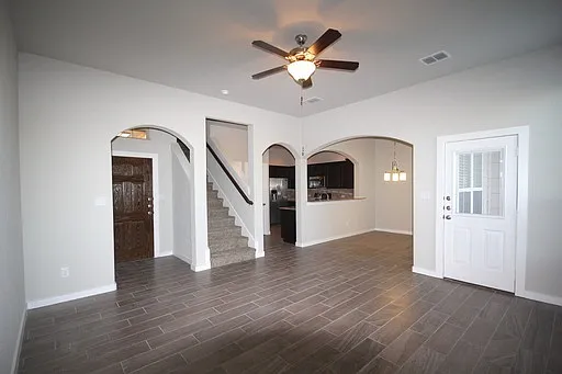 106 Lakeview Ct — Photo 3