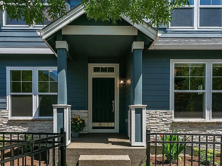 153 NE Porto Way — Photo 21