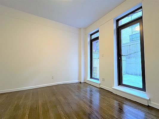 2nd image of 224 E 70th St APT 4