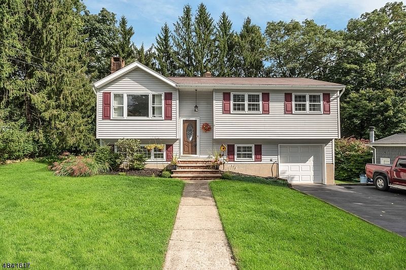 1st image of 11 Cindy Ln