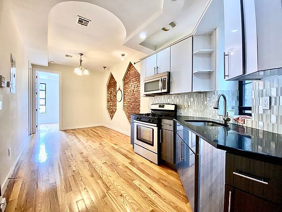 3rd image of 683 Sterling Pl APT 3L
