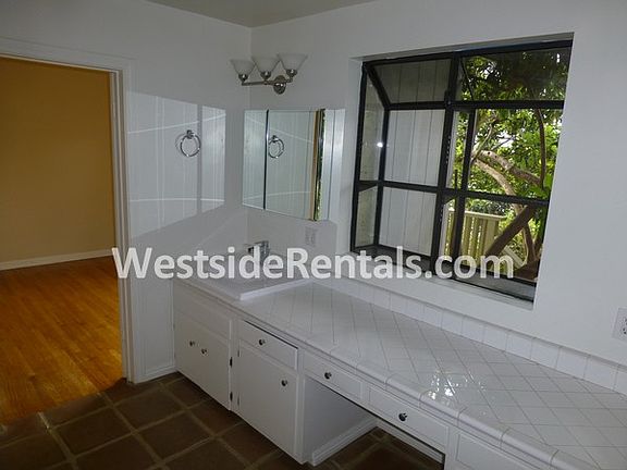 4th image of 1954 Glencoe Way