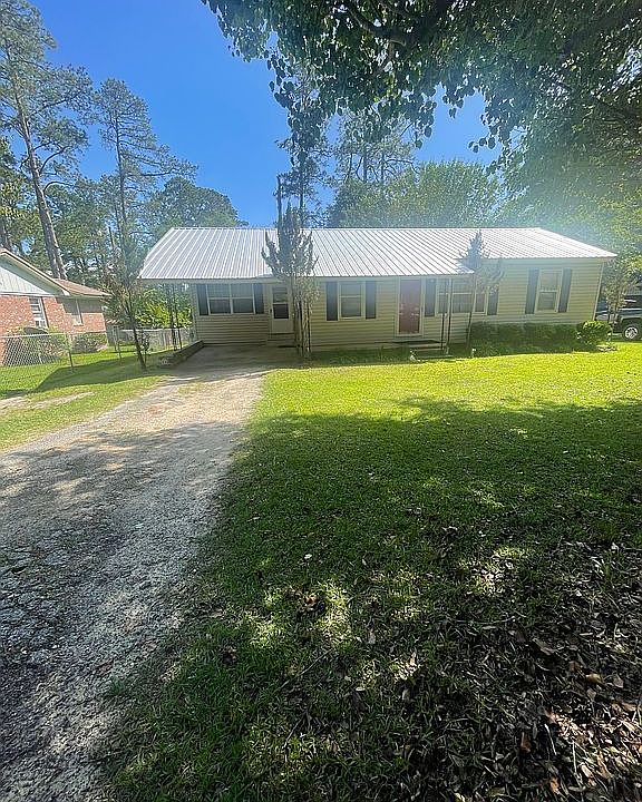 1st image of 1424 Hutchinson Dr