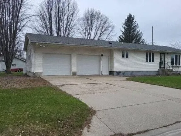 690 10th St, Granite Falls, MN 56241