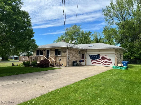 7395 Shamrock Dr, Mentor On The Lake, OH 44060