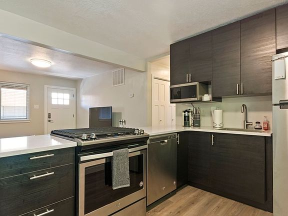 2nd image of 650 N 300 W APT 207