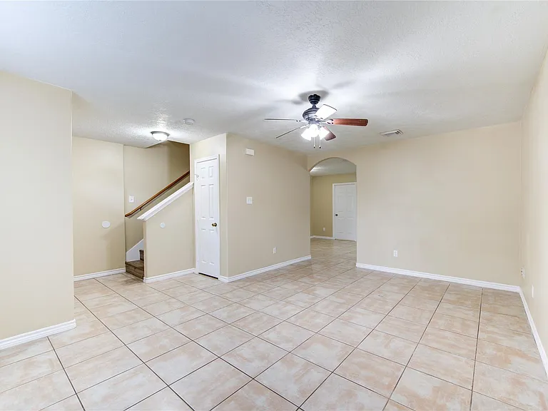 605 Center St #B — Photo 10