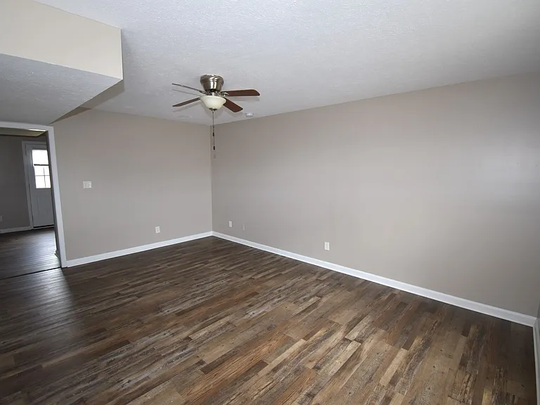 Peabody Dr - 362 (x4) — Photo 3