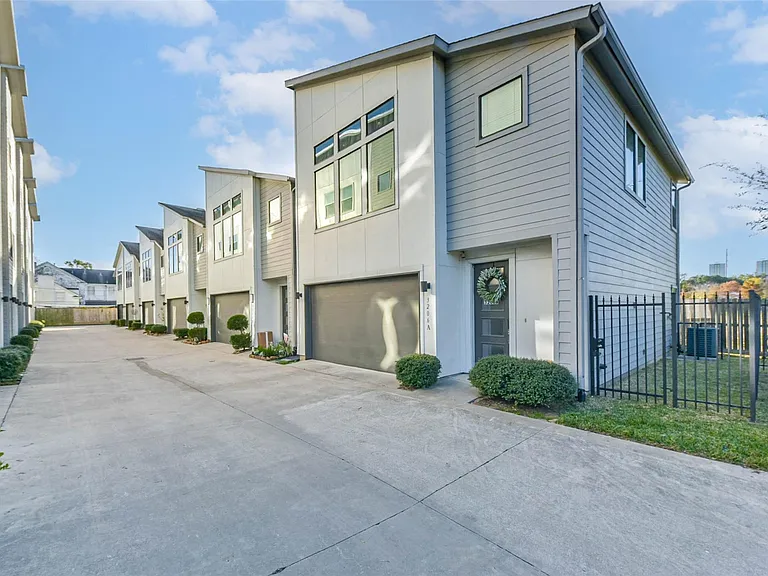 3206 N Macgregor Way #A — Photo 2