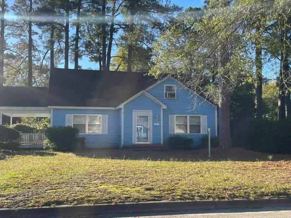 322 E Cavenaugh St, Wallace, NC 28466