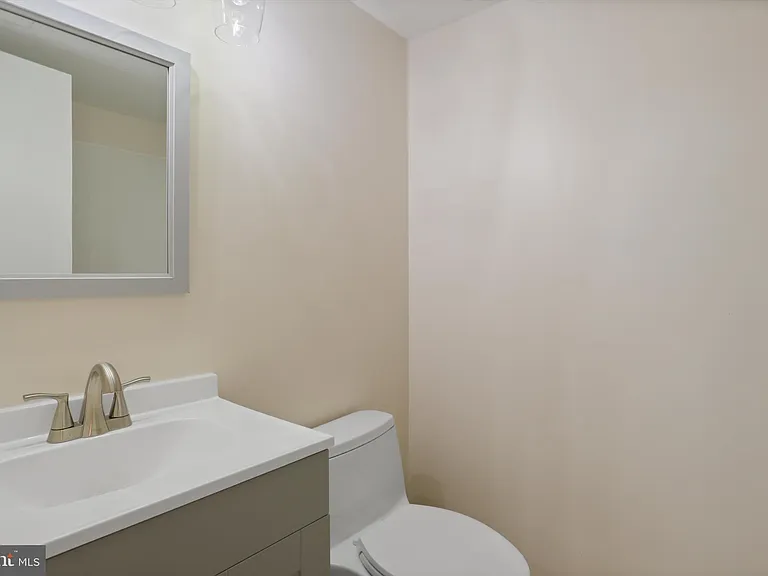103 Farmington Ln — Photo 17