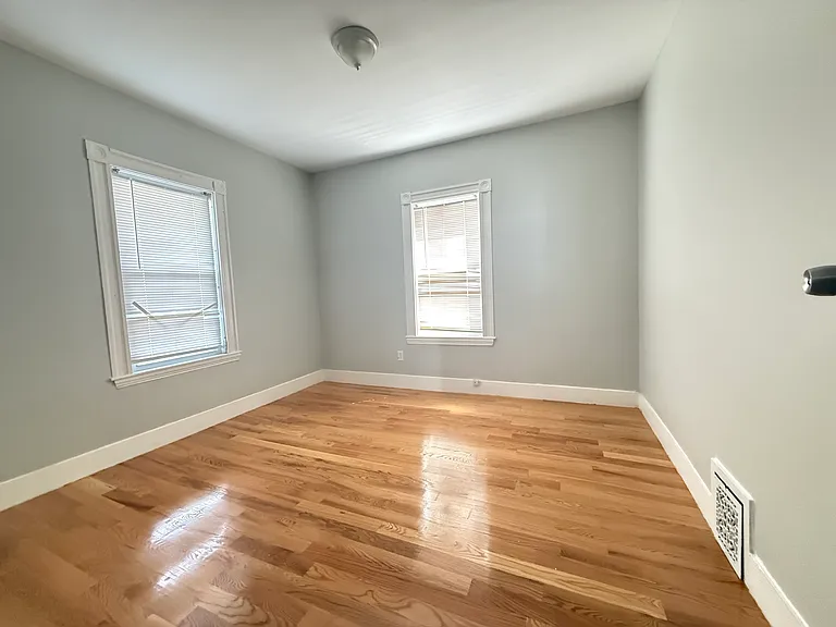 83 Pearl St #2 — Photo 4