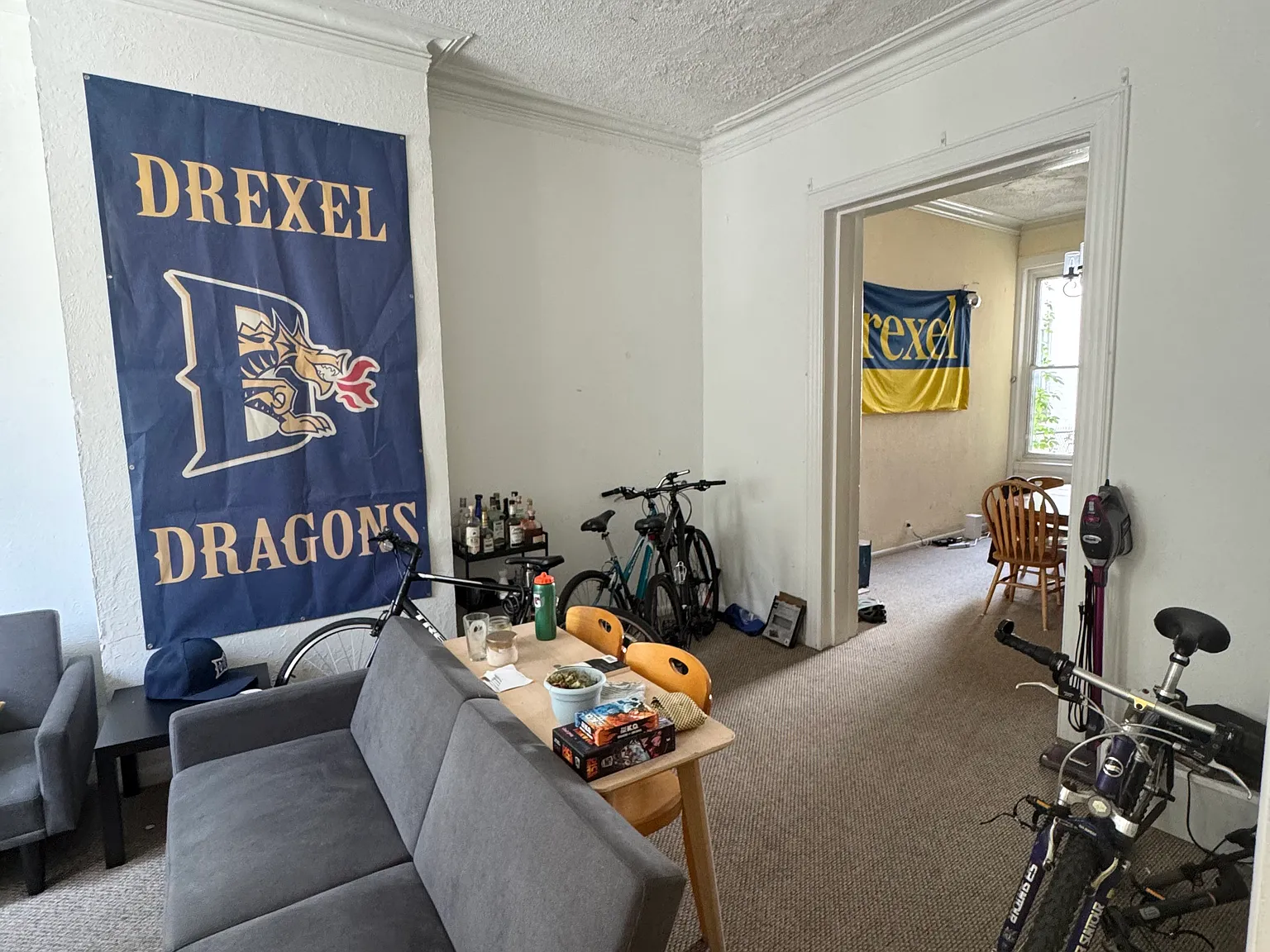 6 bed, 2.5 bath, 2500 sqft, $3,500 — Photo 3