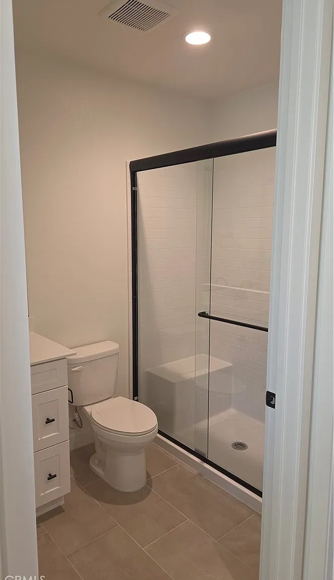 5 bed, 2360 sqft, $4,900 — Photo 2