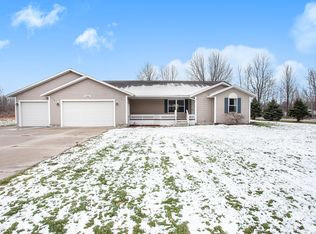 11047 Corral Dr, Ravenna, MI 49451