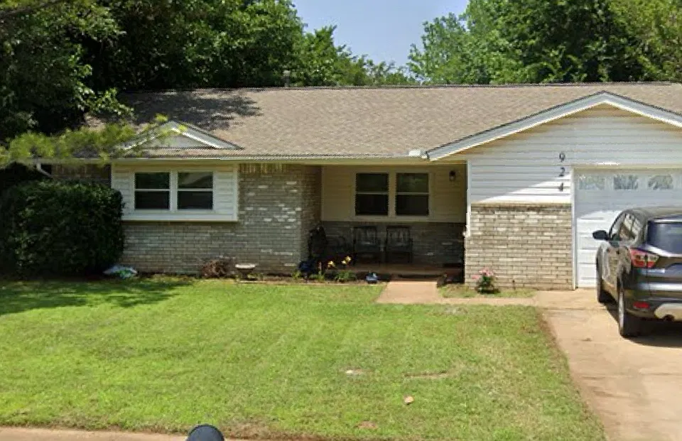 924 E Will Rogers Dr