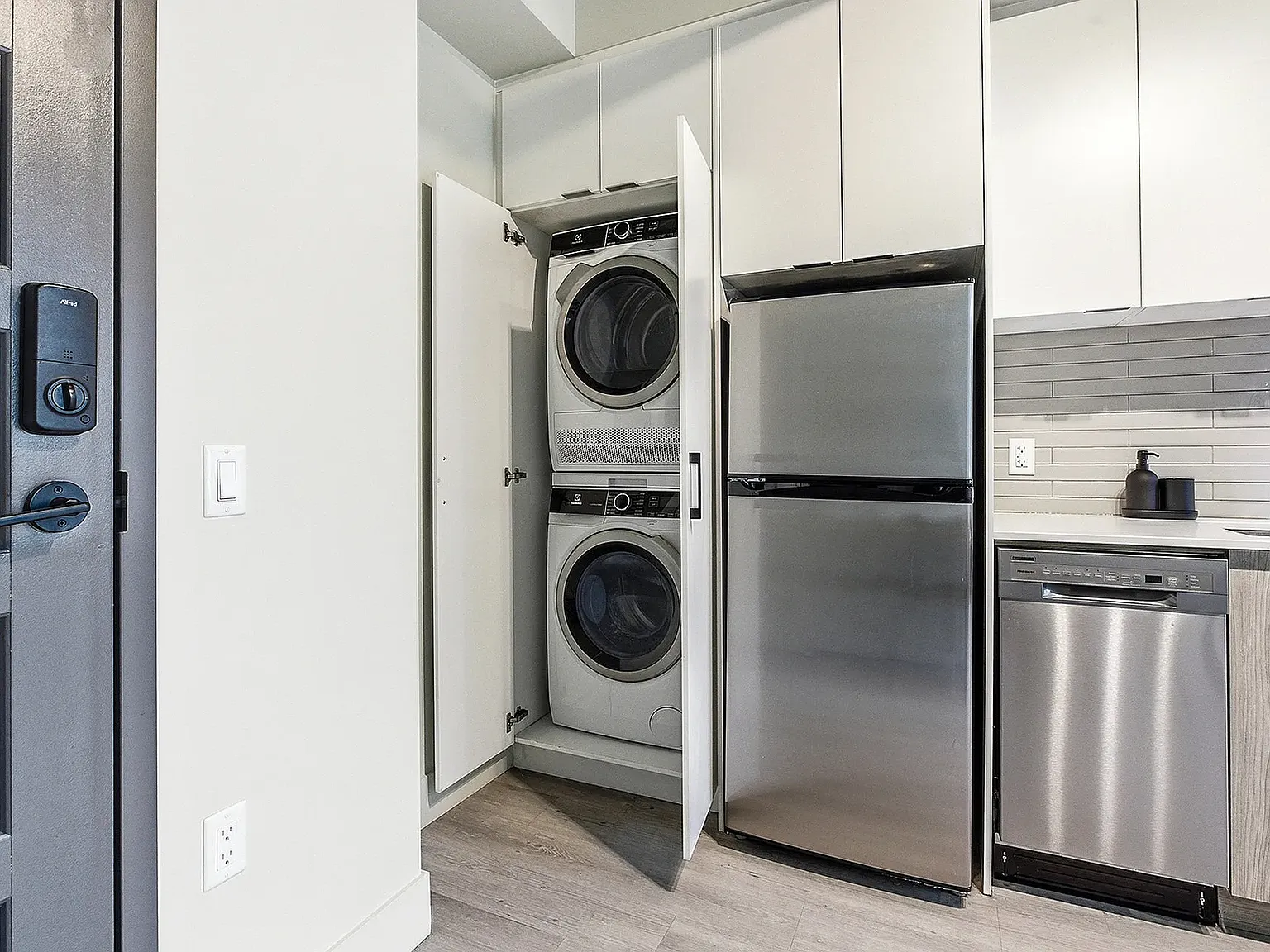 Hillside Apartments — Photo 3