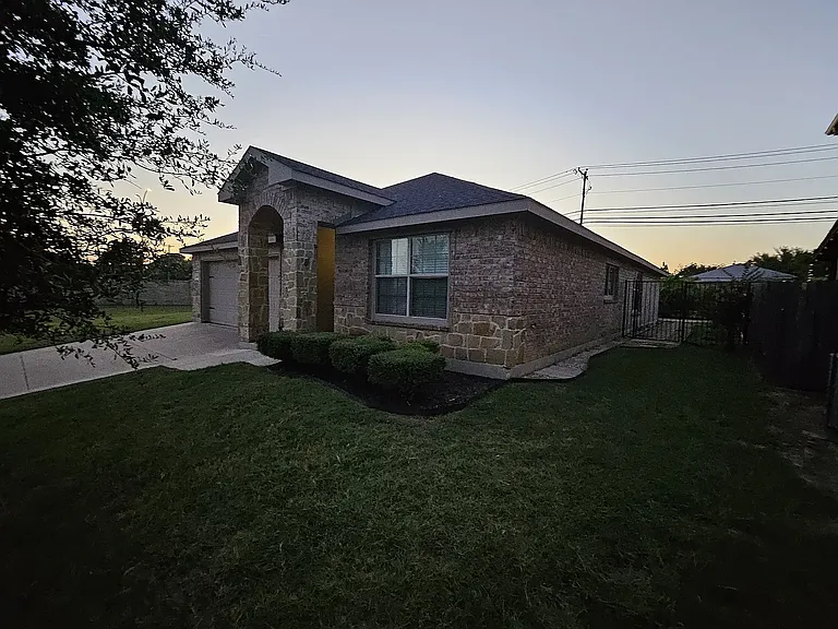 1401 Niagara Falls Ct — Photo 4