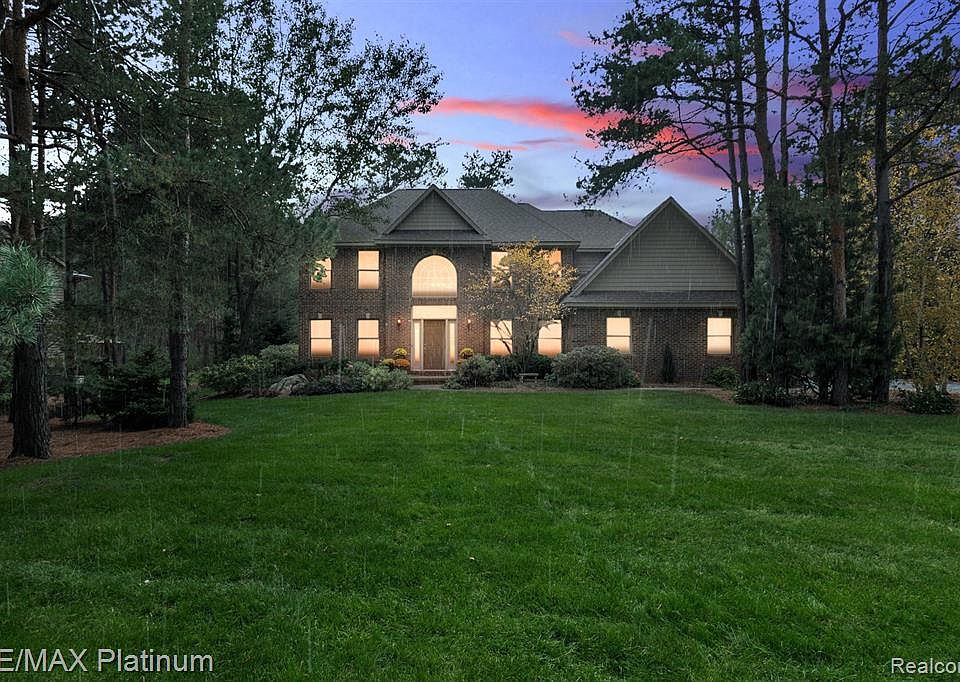1st image of 325 Lake Pines Dr