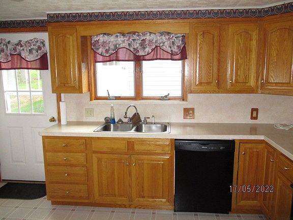 2nd image of 48 Woodland Ave