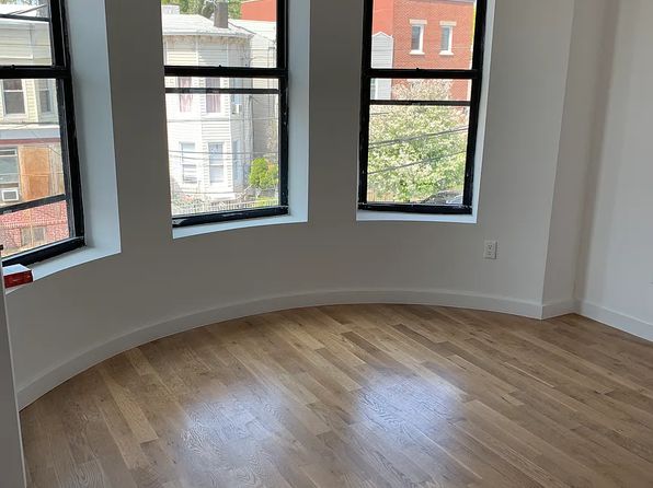 459 Shepherd Ave #2